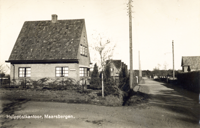 17901 Gezicht op het hulppostkantoor te Maarsbergen.